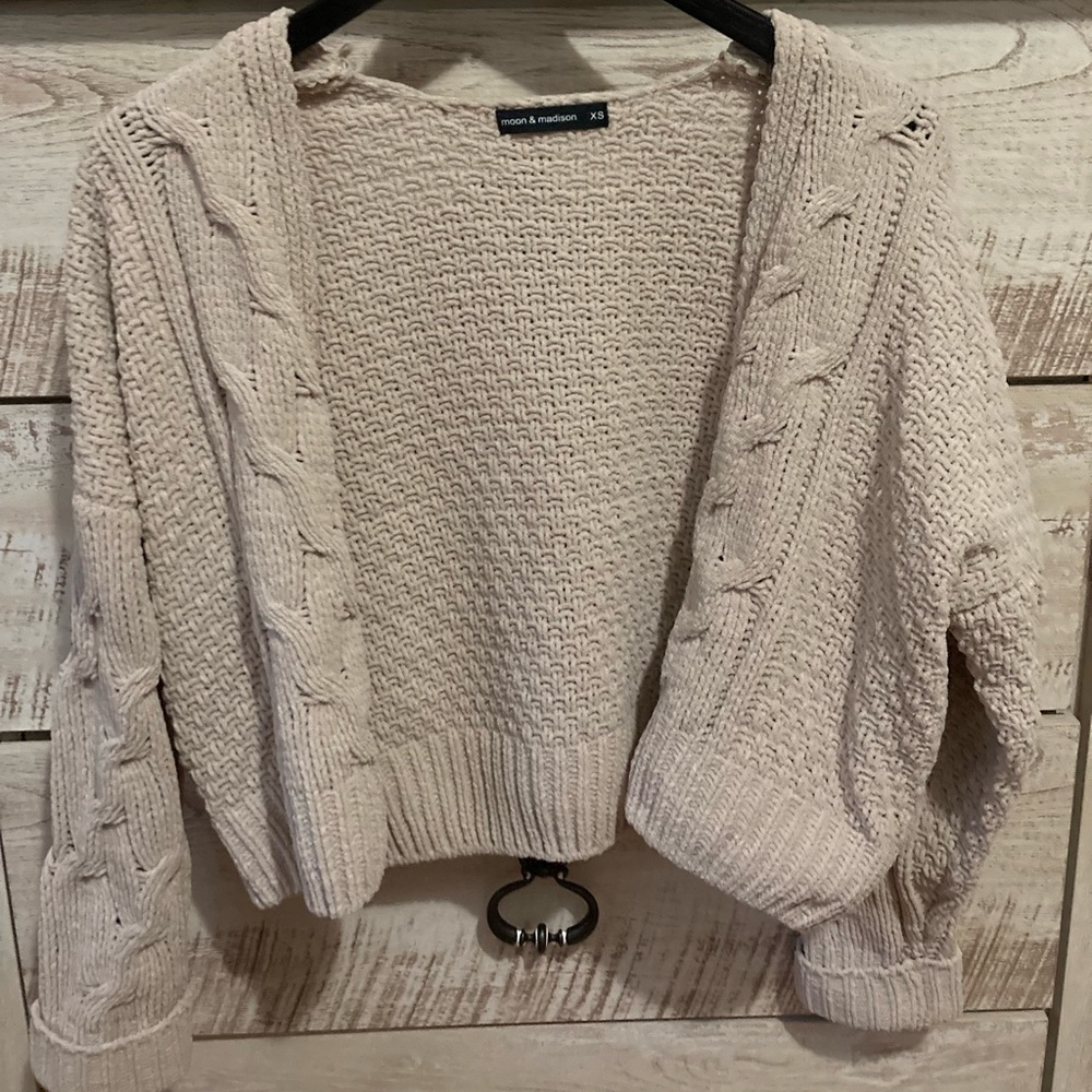 Moon & Madison xs. Cardigan, very soft.